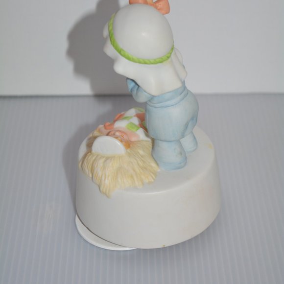 VTG Willitts The First Noel Baby Jesus Manger Christmas Rotating Music Box 6" - Picture 3 of 10